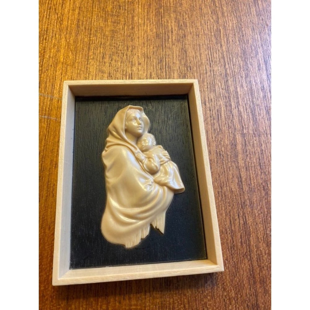 Vintage Madonna and Child Virgin Mary Relief Picture Plastic